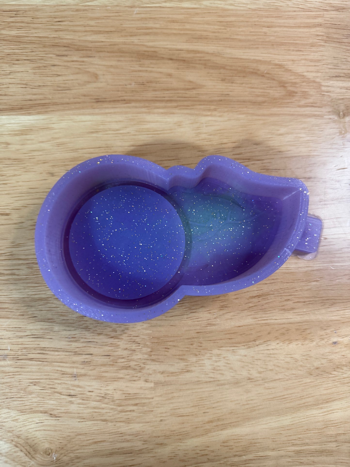 Bubble gum lips shaker Destash Mold